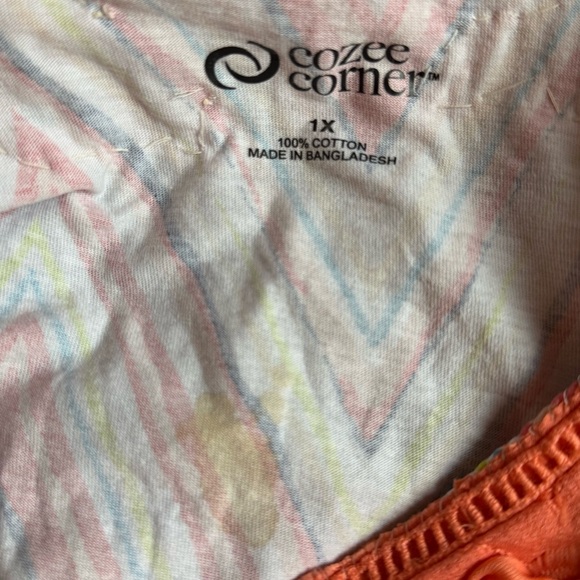 Colorful Chevron Patterned Blouse - Picture 8 of 8